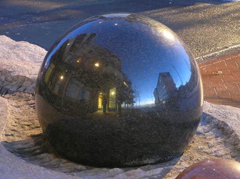 Västra Hamnen i ett stenskal