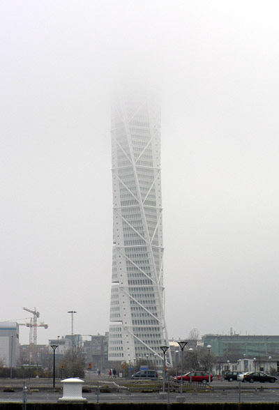 Turning Torso i moln