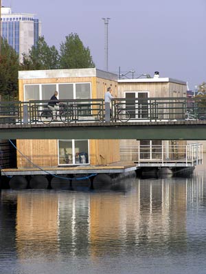 Husbåtar i Bo01-hamnen